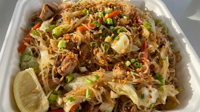 Bihon Guisado.